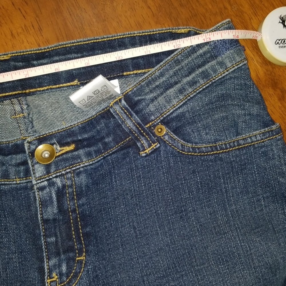 $5 ITEM. Jeans. MUST BUNDLE WITH TWO OTHER ITEMS - Picture 8 of 8